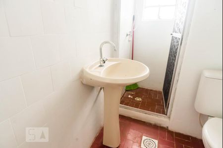 Banheiro de apartamento para alugar com 2 quartos, 55m² em Auxiliadora, Porto Alegre