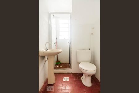 Banheiro de apartamento para alugar com 2 quartos, 55m² em Auxiliadora, Porto Alegre