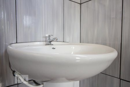 Banheiro suíte detalhe de casa para alugar com 3 quartos, 100m² em Sumaré, São Paulo