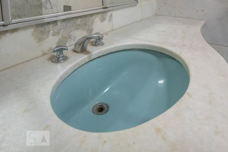 Apartamento à venda com 380m², 4 quartos e 2 vagas Apartamento à venda com 380m², 4 quartos e 2 vagasBanheiro social 1