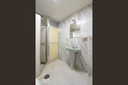 Apartamento à venda com 380m², 4 quartos e 2 vagas Apartamento à venda com 380m², 4 quartos e 2 vagasBanheiro social 1