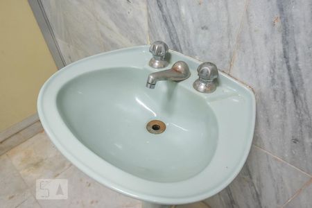 Apartamento à venda com 380m², 4 quartos e 2 vagas Apartamento à venda com 380m², 4 quartos e 2 vagasBanheiro social 2