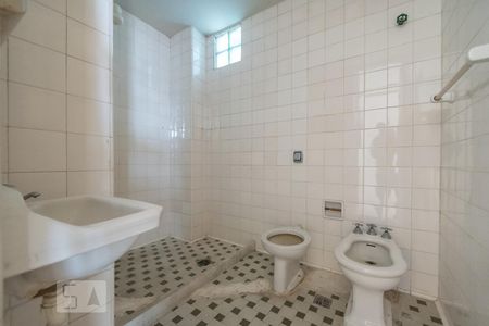 Apartamento à venda com 380m², 4 quartos e 2 vagas Apartamento à venda com 380m², 4 quartos e 2 vagasBanheiro de serviço