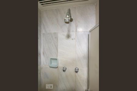 Apartamento à venda com 380m², 4 quartos e 2 vagas Apartamento à venda com 380m², 4 quartos e 2 vagasBanheiro social 1