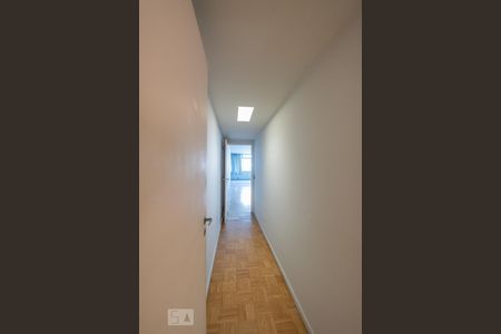 Apartamento à venda com 380m², 4 quartos e 2 vagas Apartamento à venda com 380m², 4 quartos e 2 vagasAcesso cozinha-sala