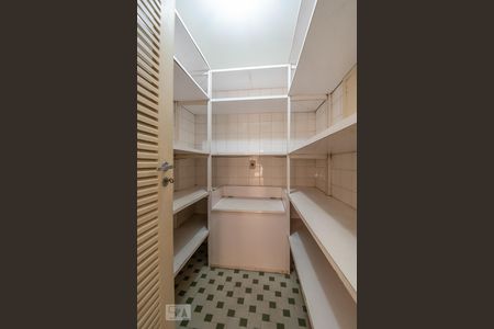 Apartamento à venda com 380m², 4 quartos e 2 vagas Apartamento à venda com 380m², 4 quartos e 2 vagasDespensa