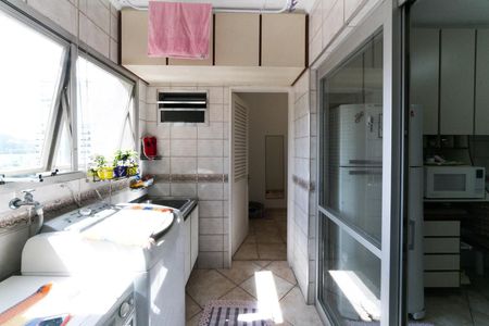 Apartamento para alugar com 130m², 3 quartos e 1 vagaÁrea de Serviço