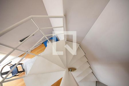 Apartamento à venda com 68m², 1 quarto e 2 vagasEscada