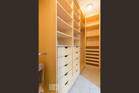 Closet de casa à venda com 3 quartos, 121m² em Vila Alzira, Santo André