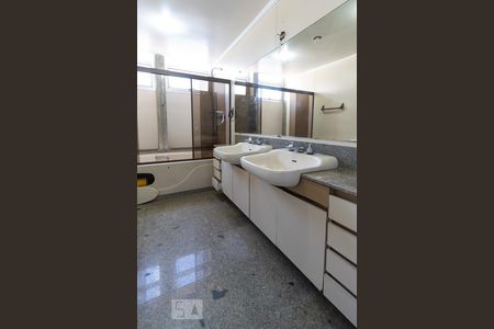 Apartamento à venda com 340m², 4 quartos e 4 vagasBanheiro Suíte 4