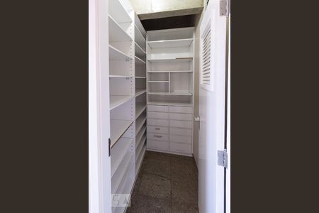 Apartamento à venda com 340m², 4 quartos e 4 vagasDespensa