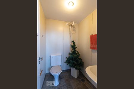 Apartamento à venda com 340m², 4 quartos e 4 vagasBanheiro de Serviço