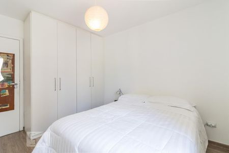 Quarto 1 de apartamento para alugar com 2 quartos, 57m² em Centro, Curitiba