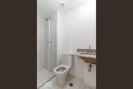 Banheiro Social de apartamento para alugar com 2 quartos, 61m² em Jardim Tupanci, Barueri