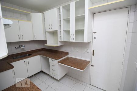 Apartamento à venda com 86m², 2 quartos e 1 vagaCozinha