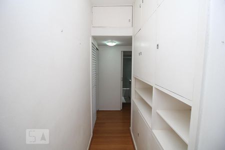 Corredor de apartamento à venda com 2 quartos, 86m² em Laranjeiras, Rio de Janeiro