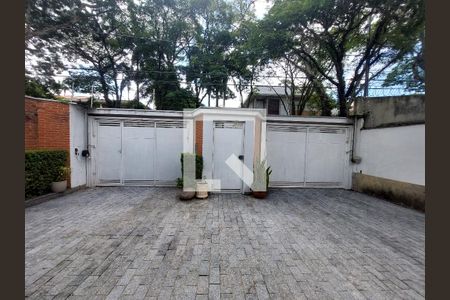 Casa à venda com 500m², 6 quartos e 6 vagasGaragem 1 Escreva qual o cômodo