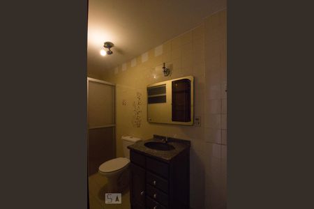 Banheiro de apartamento para alugar com 1 quarto, 36m² em Centro, Curitiba