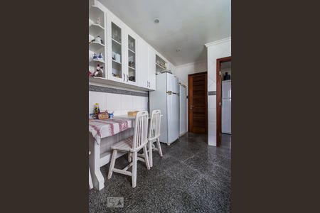 Casa à venda com 300m², 4 quartos e 4 vagasCozinha