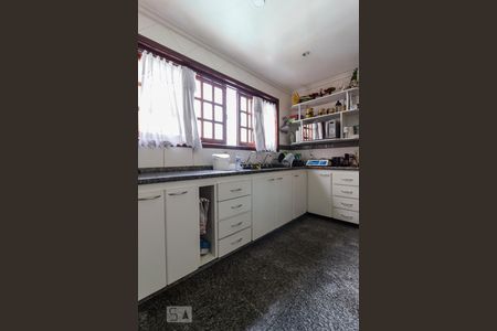 Casa à venda com 300m², 4 quartos e 4 vagasCozinha