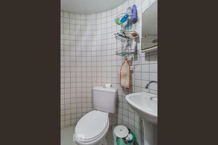 Casa à venda com 300m², 4 quartos e 4 vagasBanheiro suíte 2