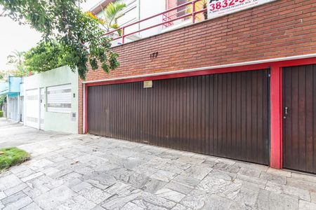 Casa à venda com 300m², 4 quartos e 4 vagasFachada 