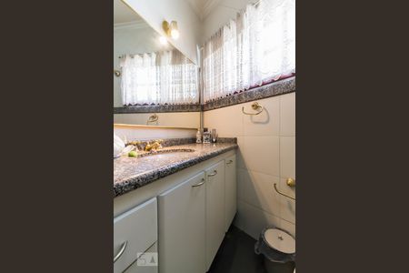 Casa à venda com 300m², 4 quartos e 4 vagasBanheiro suíte 1