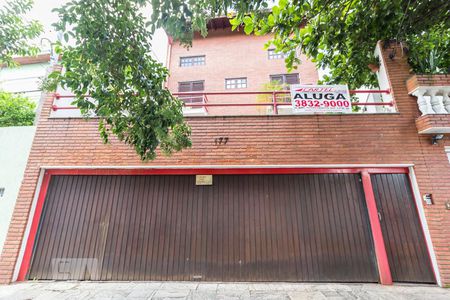 Casa à venda com 300m², 4 quartos e 4 vagasFachada 