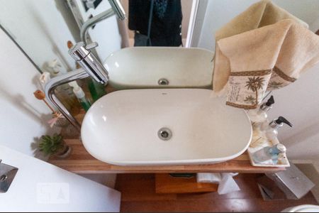 Lavabo de apartamento à venda com 4 quartos, 180m² em Cambuí, Campinas