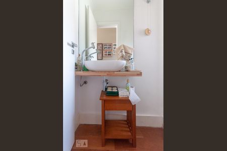 Lavabo de apartamento à venda com 4 quartos, 180m² em Cambuí, Campinas