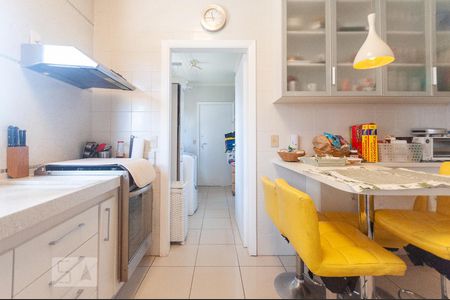 Apartamento à venda com 180m², 4 quartos e 3 vagasCozinha