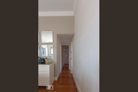 Apartamento à venda com 180m², 4 quartos e 3 vagasCorredor acesso aos Quartos