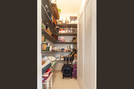 Apartamento à venda com 180m², 4 quartos e 3 vagasCozinha - Despensa