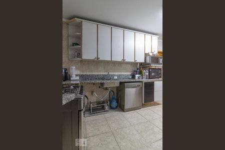 Apartamento para alugar com 135m², 3 quartos e 1 vaga Apartamento para alugar com 135m², 3 quartos e 1 vagaCozinha - Armários