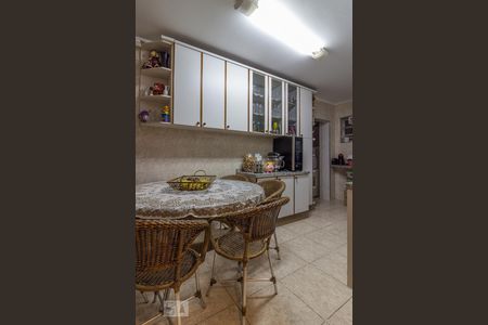 Apartamento para alugar com 135m², 3 quartos e 1 vaga Apartamento para alugar com 135m², 3 quartos e 1 vagaCozinha - Armários