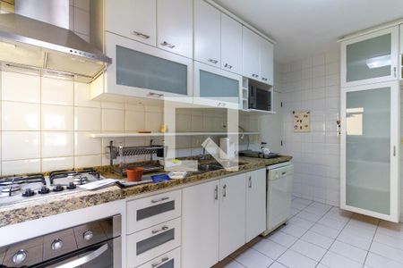Apartamento para alugar com 120m², 2 quartos e 2 vagasCozinha