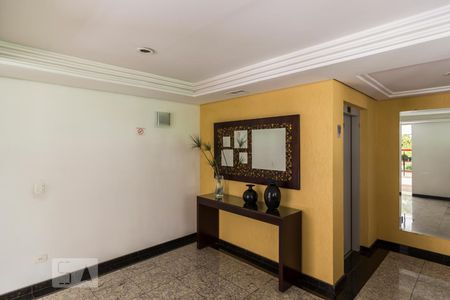 Apartamento para alugar com 120m², 2 quartos e 2 vagasHall social