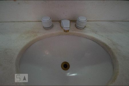 Apartamento à venda com 180m², 3 quartos e 2 vagasSuíte banheiro pia