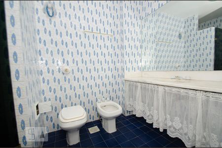 Apartamento à venda com 180m², 3 quartos e 2 vagasSuíte banheiro