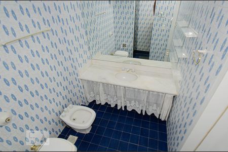 Apartamento à venda com 180m², 3 quartos e 2 vagasSuíte banheiro