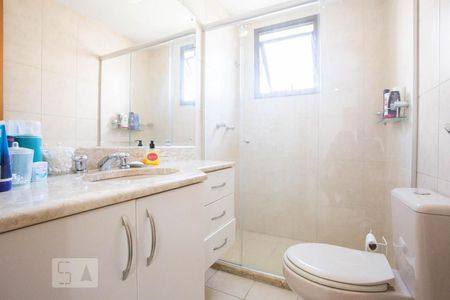 Suíte Banheiro de apartamento à venda com 3 quartos, 117m² em São João, Porto Alegre