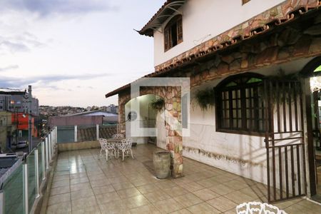 Varanda da Sala de casa para alugar com 3 quartos, 200m² em Ipiranga, Belo Horizonte