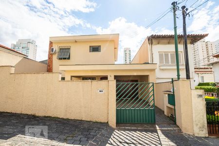 Casa à venda com 230m², 3 quartos e 3 vagasFachada
