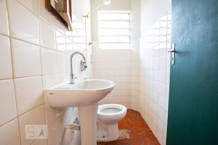 Casa à venda com 230m², 3 quartos e 3 vagasBanheiro de Serviço