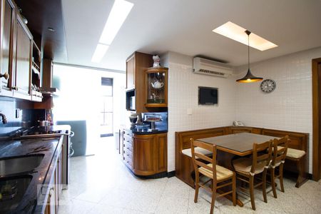 Apartamento para alugar com 310m², 4 quartos e 4 vagasCozinha