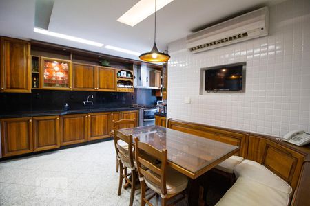 Apartamento para alugar com 310m², 4 quartos e 4 vagasCozinha