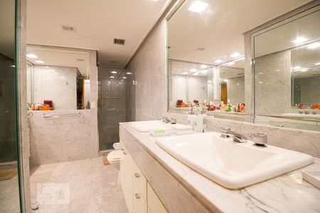 Apartamento para alugar com 310m², 4 quartos e 4 vagasBanheiro Suite 4