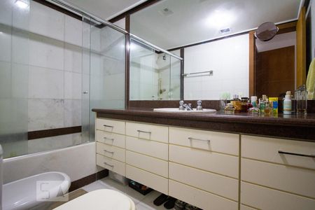 Apartamento para alugar com 310m², 4 quartos e 4 vagasBanheiro Suite 1