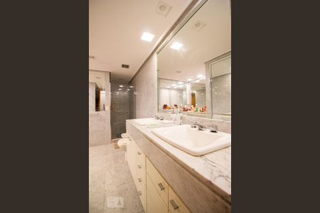 Apartamento para alugar com 310m², 4 quartos e 4 vagasBanheiro Suite 4