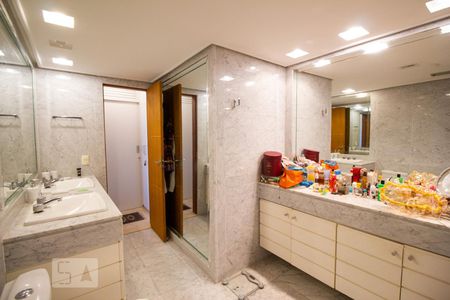 Apartamento para alugar com 310m², 4 quartos e 4 vagasBanheiro Suite 4